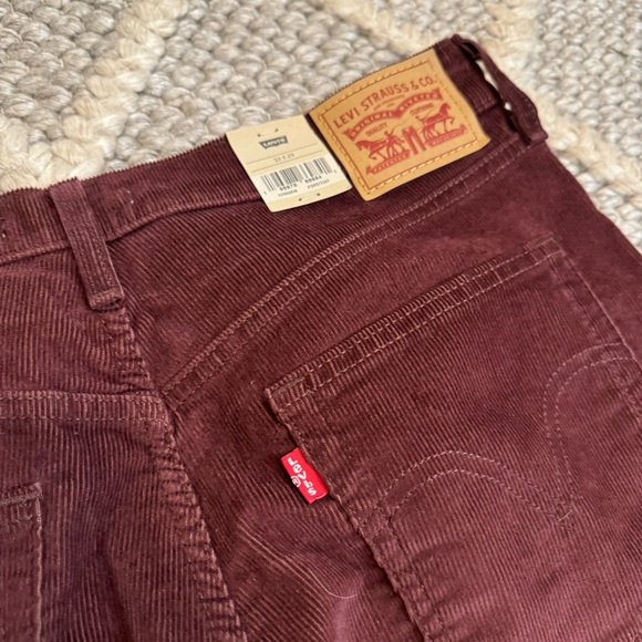 NWT! Levi’s High-Waisted Mom Burgundy Corduroy Jeans Size 33 26986-0048 - Picture 7 of 11